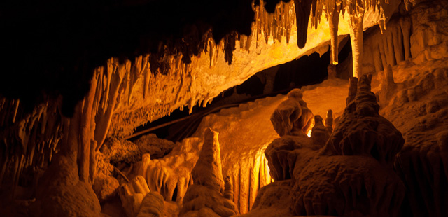 cavernous features in lewis and clarke caverns. photo by vistmt