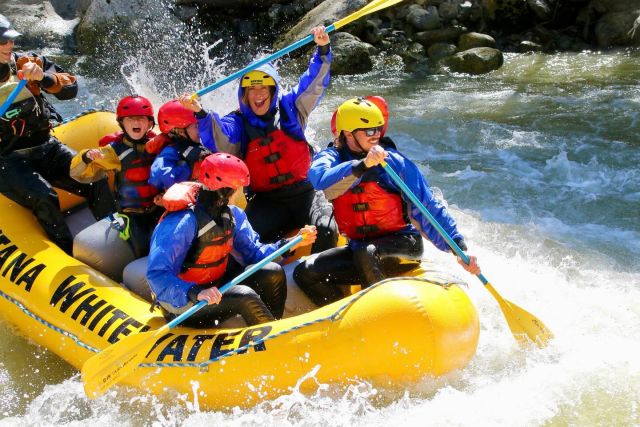 Raising a paddle to all the MOMZ!!!💜💪 You rock every day!🤘 #happymothersday #adventuremom #rafting #whitewater #whitewaterrafting #montanawhitewater #welovemoms #thankyoumom #mtww